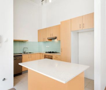 MODERN & CONVENIENTLY LOCATED - Photo 5
