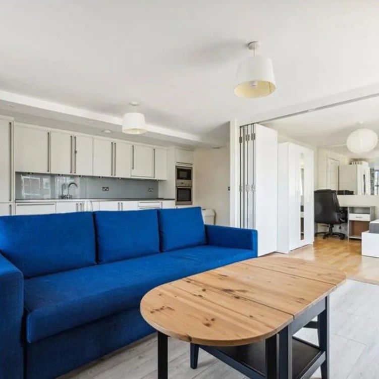 2 Bed Flat, Bazalgette Court, W6 - Photo 1