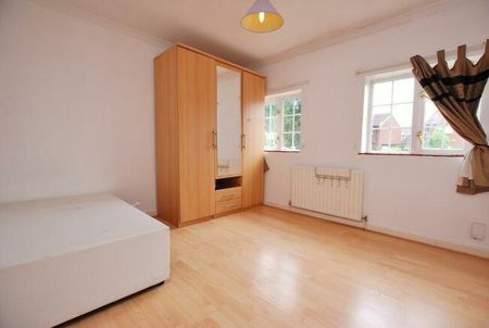 Bushy Hill Drive, Guildford - 3 bedrooms Property for lettings - Seymours - Photo 4