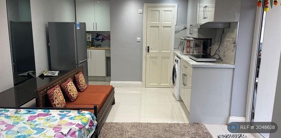 Studio to rent - Photo 2