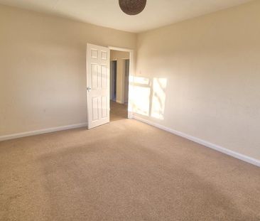 3 bedroom detached bungalow to rent - Photo 2