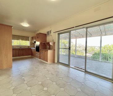 Spacious family home in an exceptional lifestyle location - Photo 3