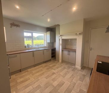 3 bedroom detached bungalow to rent - Photo 6