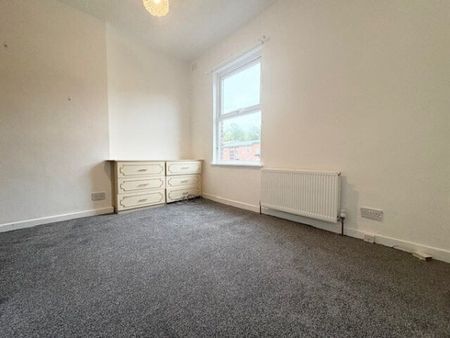 Rushey Fold Lane, Bolton, BL1 - Photo 2