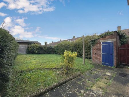 3 bedroom semi-detached house to rent - Photo 2