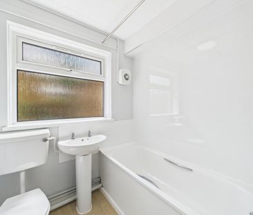 2 bedroom ground floor flat to rent - Photo 1