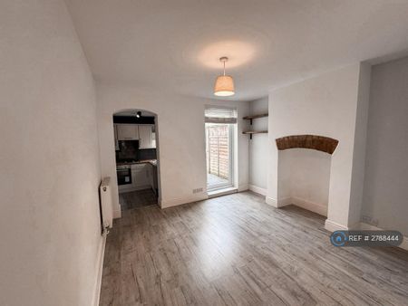 2 bedroom terraced house to rent - Photo 4