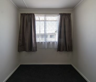 Freshly Updated Three Bedroom - Photo 3