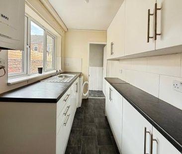 4 bedroom Terraced House To Let - Photo 2