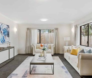 Royal Oak, large home with 3 bedrooms plus a study - Photo 2