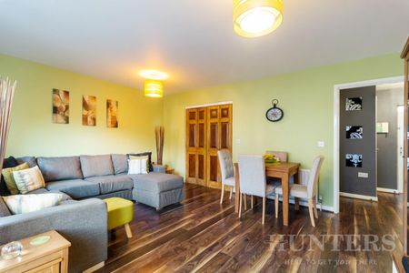 1 bedroom Flat To Let - Photo 2