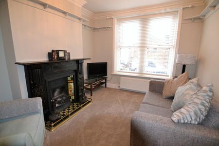 3 bedroom end of terrace house to rent - Photo 2