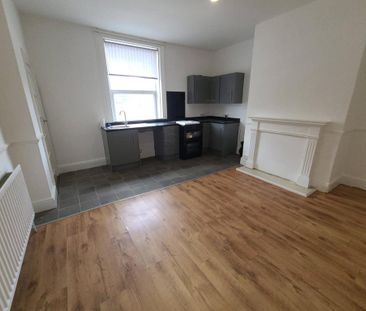 2 bedroom end of terrace house to rent - Photo 4