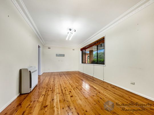 8 Rose Avenue, Glendale - Photo 1