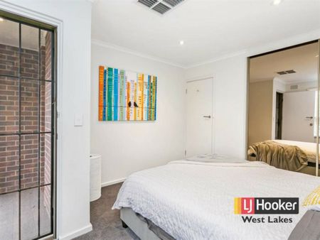 Nestled between the City and the Sea - Photo 4