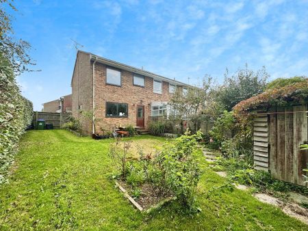 2 bedroom end of terrace house to rent - Photo 3