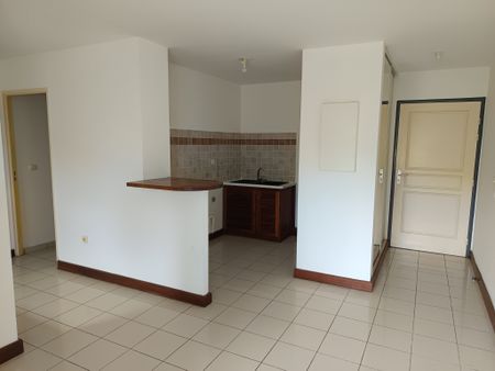 Location Appartement 1 pièce 28m² ST DENIS 97400 - Photo 4