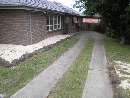 4 Frudal Crescent, 3180, Knoxfield Vic - Photo 3