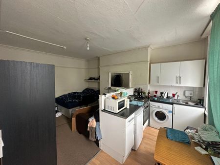 1 bedroom flat to rent - Photo 2