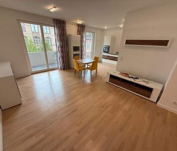 Stylisch möblierte Whg mit Balkon und Fitnessraum in Mitte! - Photo 1