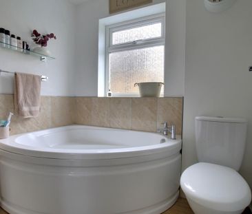 4 bedroom detached house to rent - Photo 5