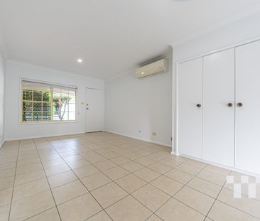 Level, Easy Care Villa in Quiet Location - Photo 2
