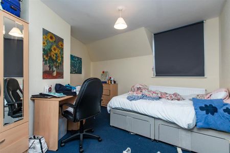 3 bedroom apartment to rent - Photo 2