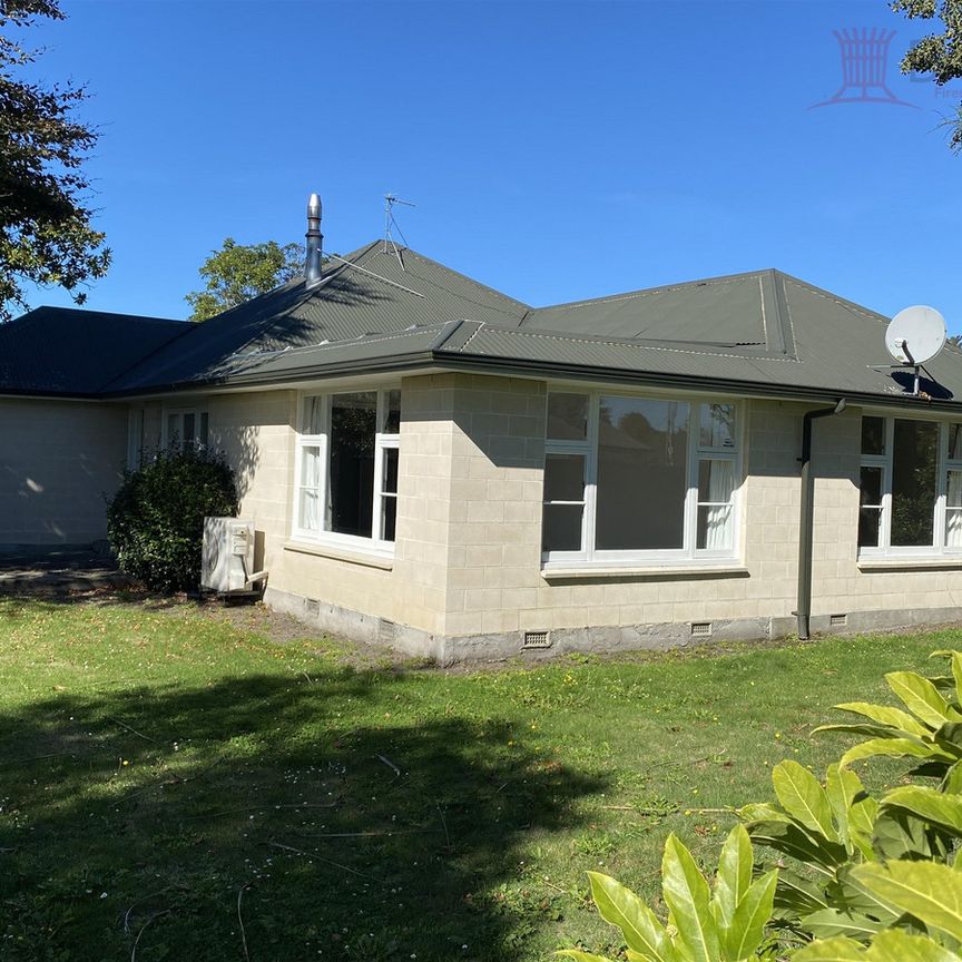33A Garreg Road, Fendalton - Photo 1