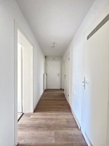 Charmante 3-Zimmer-Wohnung mit Duschbad & Balkon in Duisburg-Wanheimerort! - Photo 2