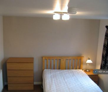 4 bedroom semi-detached house to rent - Photo 1