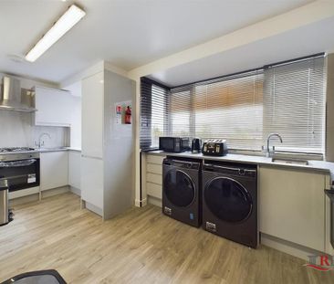 House share to rent - Photo 3