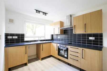 3 bedroom end of terrace house to rent - Photo 4