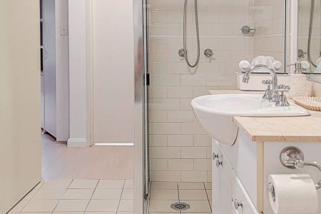 Fully Furnished Stylish Warehouse Conversion in the Sought-After 'Amberwood' Complex - Photo 2