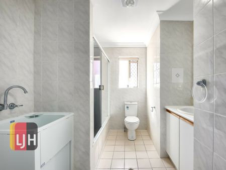 Modern 2 Bedroom Unit In The Heart Of Everton Park � Walk To Cafes And Transport - Photo 4