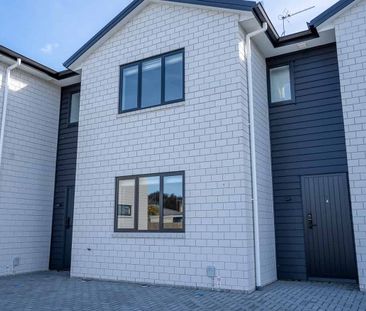 Power & Internet included - singles and couples considered - close ... - Photo 4