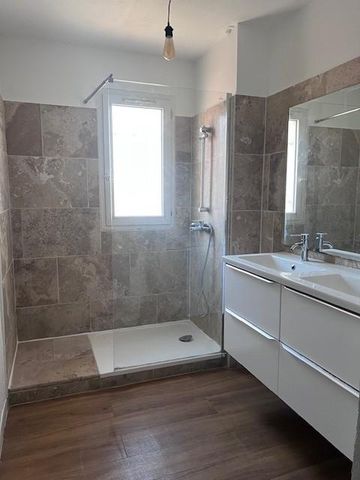 Location Appartement 4 pièces 83m² LE LUC 83340 - Photo 4