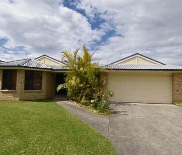 Modern 4 bedroom home - Photo 6