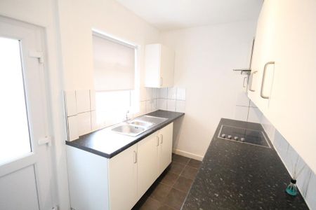 2 bedroom terraced house to rent - Photo 5