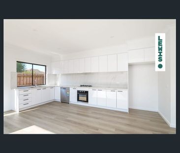 Spacious 2-Bedroom, 2-Bathroom Townhouse with Garage - Photo 3