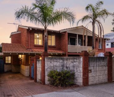 Stylish Townhouse in Thriving Leederville - Photo 2