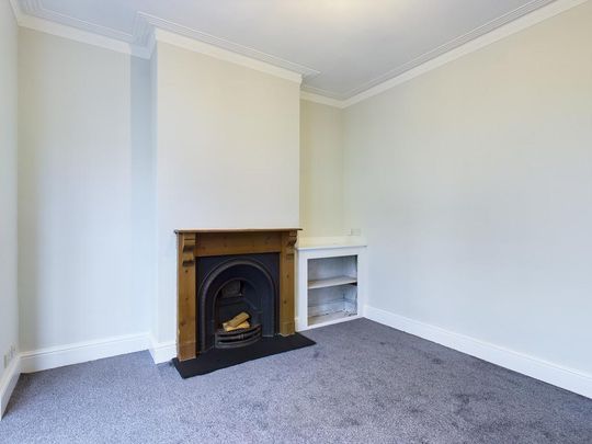 4 bedroom terraced house to rent - Photo 1