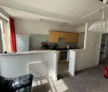 1 bedroom in a flat share to rent - Photo 6
