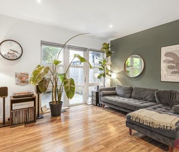 3 bedroom flat to rent - Photo 2