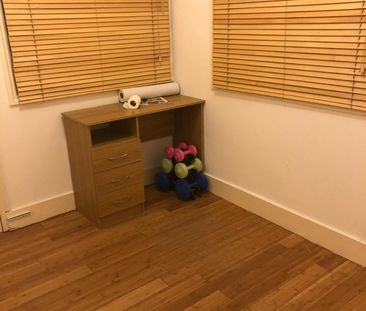 Room in a Shared House, Cranbrook Road, IG1 - Photo 4