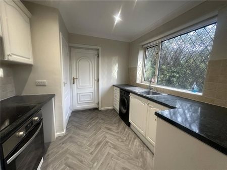 3 bedroom semi-detached house to rent - Photo 2