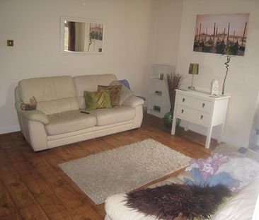 House with 4 Double Bedrooms close to Uni Campuses - Photo 4