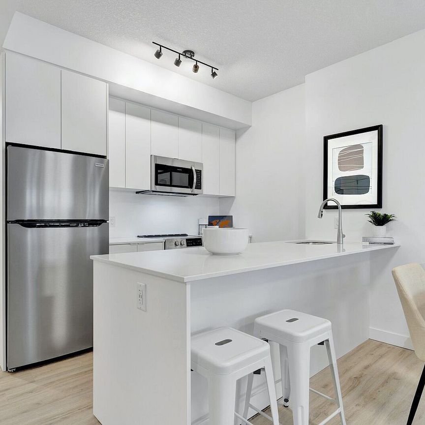 320 25 Ave SW, Calgary - Photo 1