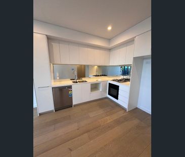 Modern 1 Bedroom Apartment in the Heart of Bankstown - Photo 4