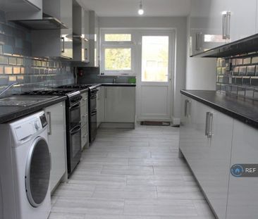 1 bedroom in a house share to rent - Photo 3