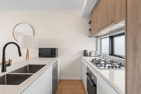 Fully Furnished, Ultra Modern, Immaculately Maintained Townhouse - Photo 2